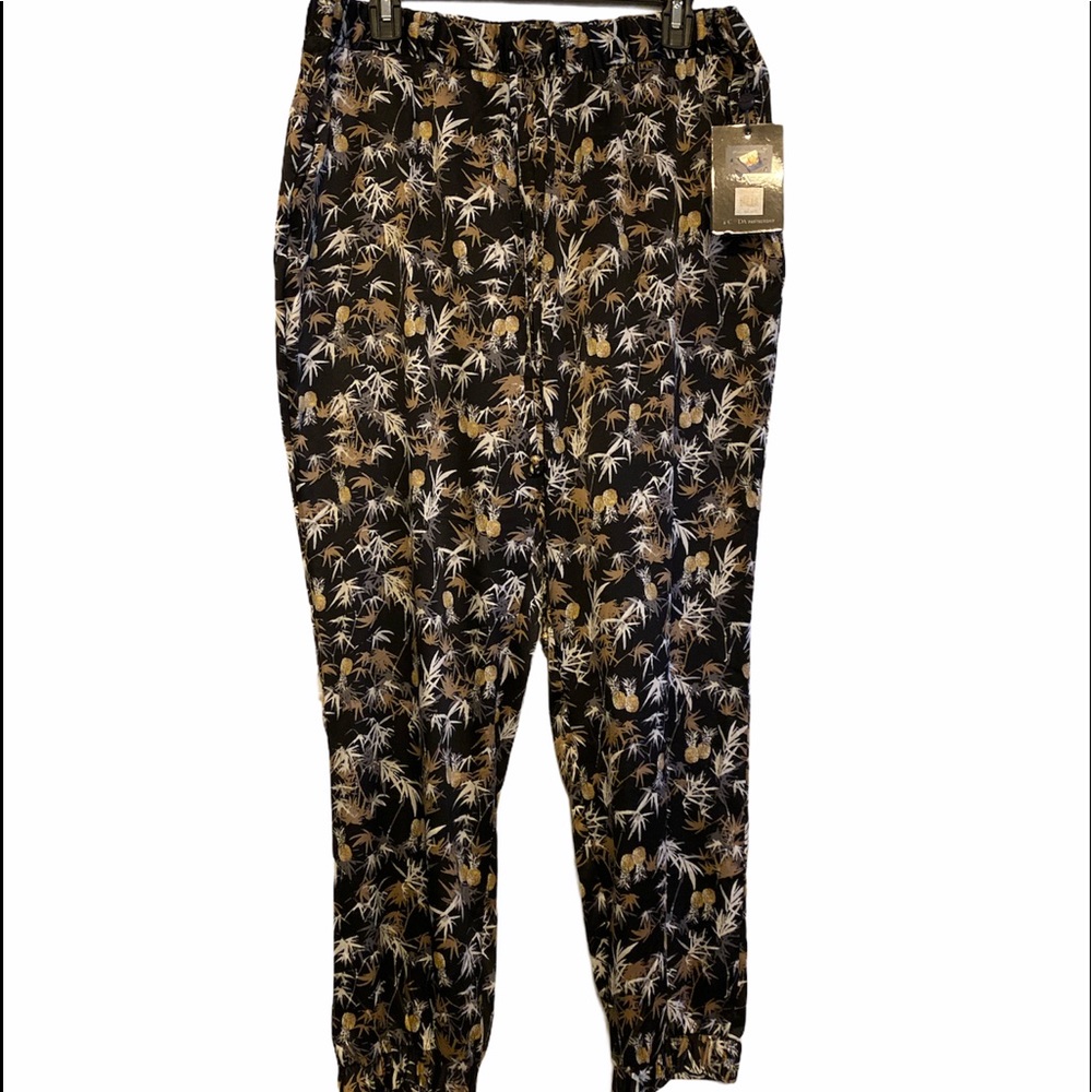 Woman’s pineapple casual pants